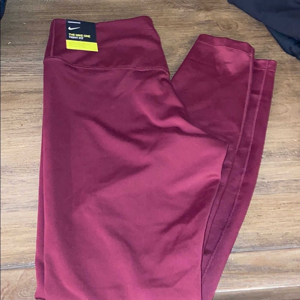 Nike maroon leggings